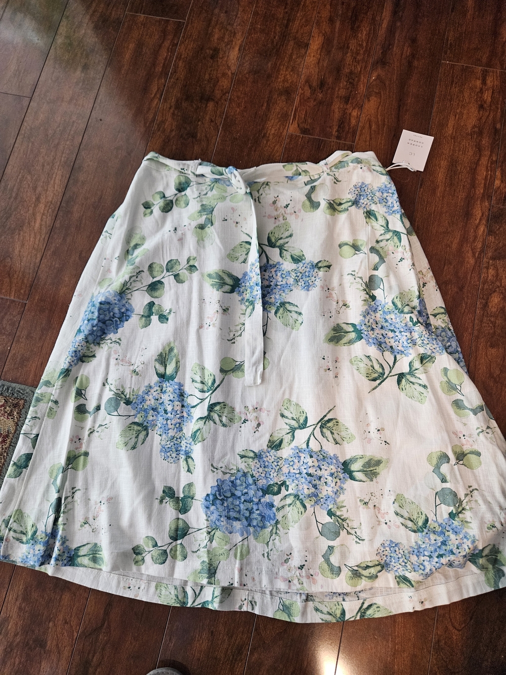 NWT Lauren Conrad White A-Line Skirt with Blue Floral Hydrangea Print PXL